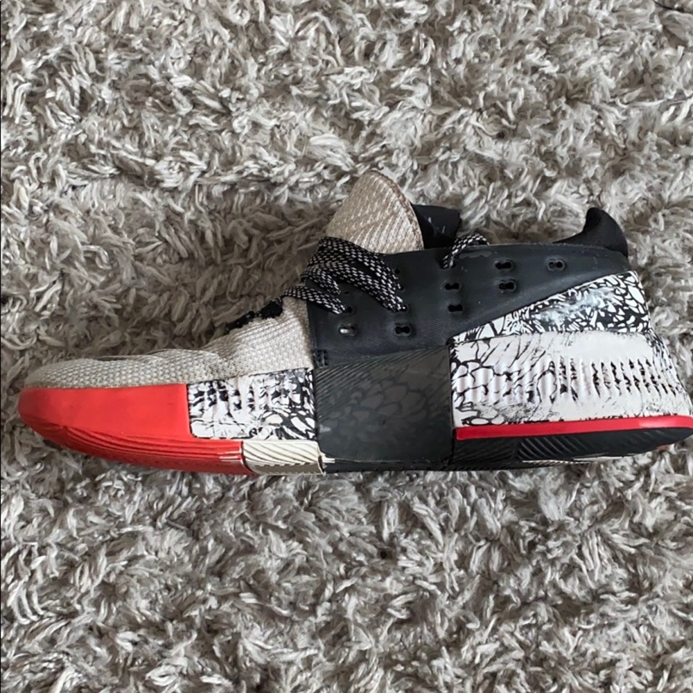 Damian Lillard 3 Basketball Shoes - White Graphic